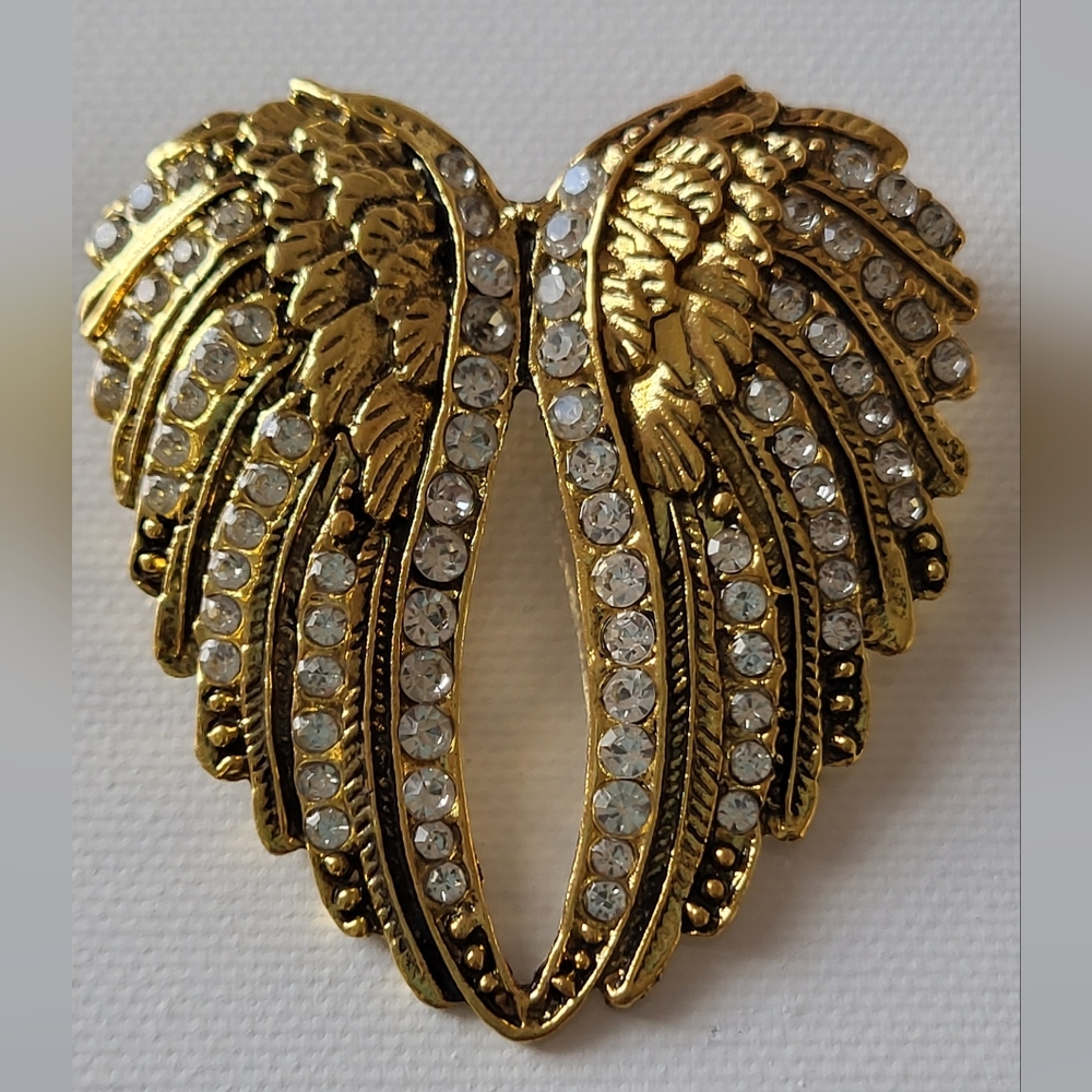 Beautiful Vintage Look Rhinestones Winged Brooch